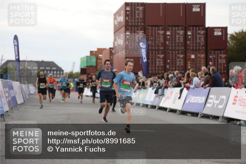03.10.2025 - Köhlbrandbrückenlauf Yannick Fuchs http://msf.ph/oto/8991685 03.10.2025 16:02:57 Ziel 7125, 7278, 7386, 7673, 7923, 9023, 9294, 9619 meine-sportfotos.de