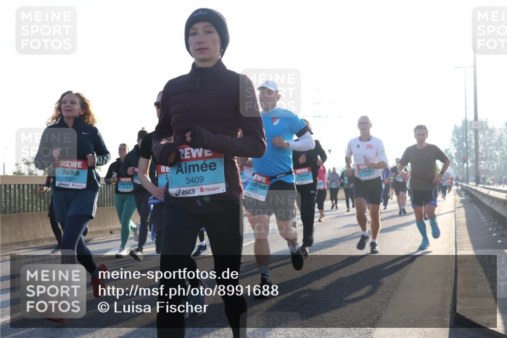 03.10.2025 - Köhlbrandbrückenlauf Luisa Fischer http://msf.ph/oto/8991688 03.10.2025 10:16:47 Position 3 1327, 3409, 3218 meine-sportfotos.de