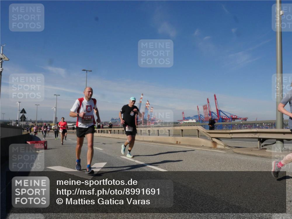 03.10.2025 - Köhlbrandbrückenlauf Matties Gatica Varas http://msf.ph/oto/8991691 03.10.2025 12:42:54 Position 2 118 meine-sportfotos.de
