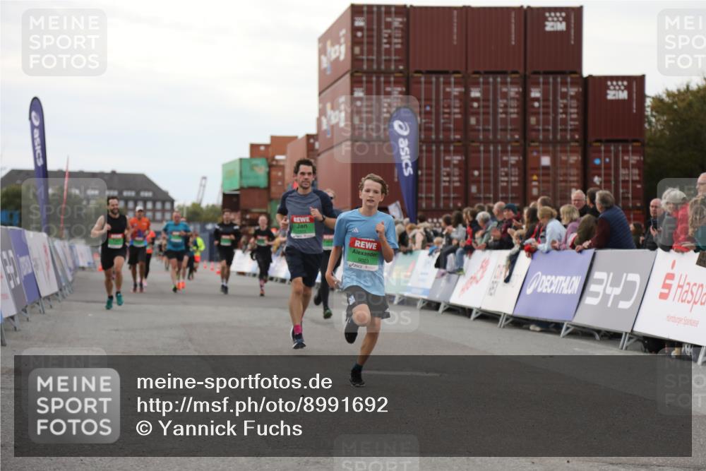 03.10.2025 - Köhlbrandbrückenlauf Yannick Fuchs http://msf.ph/oto/8991692 03.10.2025 16:02:57 Ziel 7125, 7278, 7386, 7673, 7923, 9023, 9294, 9619 meine-sportfotos.de