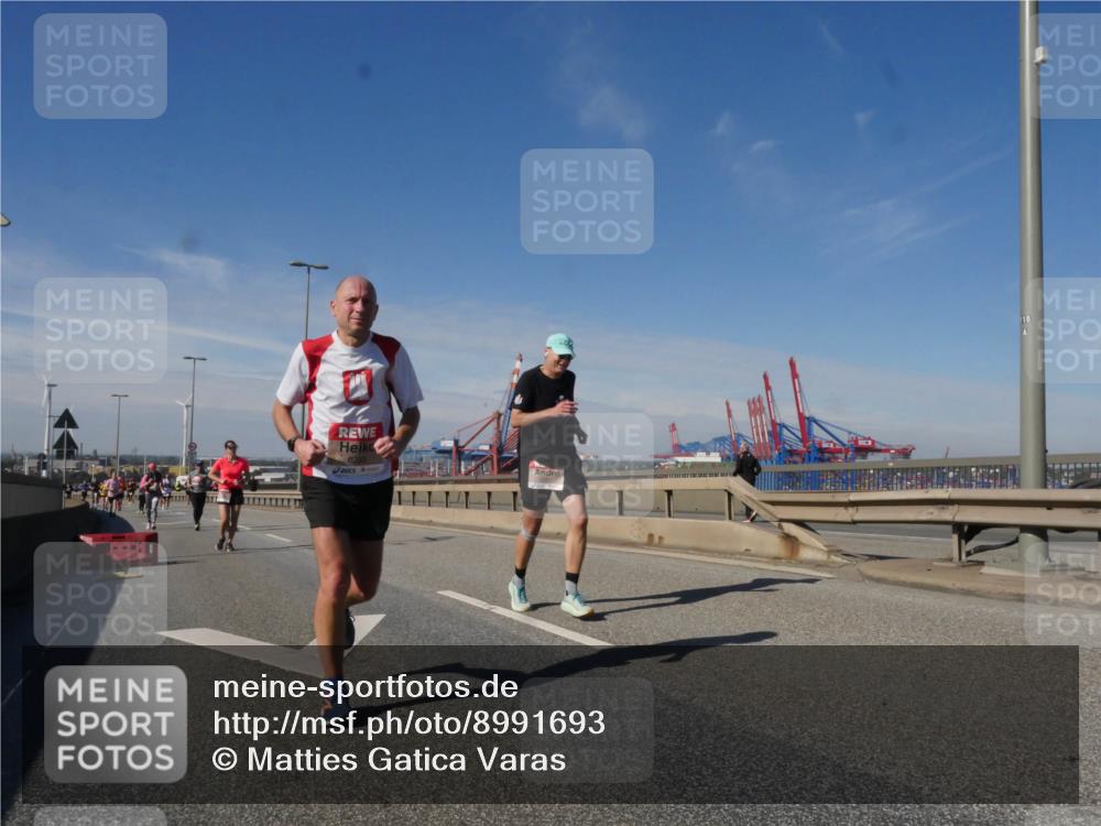 03.10.2025 - Köhlbrandbrückenlauf Matties Gatica Varas http://msf.ph/oto/8991693 03.10.2025 12:42:55 Position 2  meine-sportfotos.de