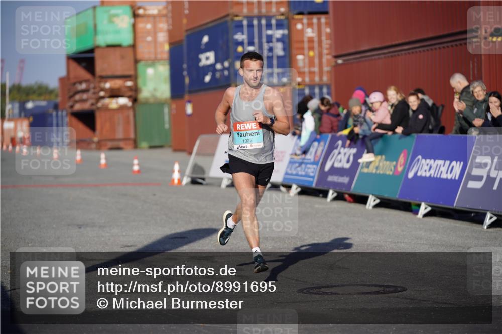 03.10.2025 - Köhlbrandbrückenlauf Michael Burmester http://msf.ph/oto/8991695 03.10.2025 09:49:22 Ziel 1022, 3203 meine-sportfotos.de