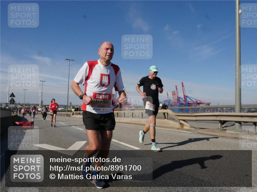 03.10.2025 - Köhlbrandbrückenlauf Matties Gatica Varas http://msf.ph/oto/8991700 03.10.2025 12:42:55 Position 2 6232, 4357, 118 meine-sportfotos.de
