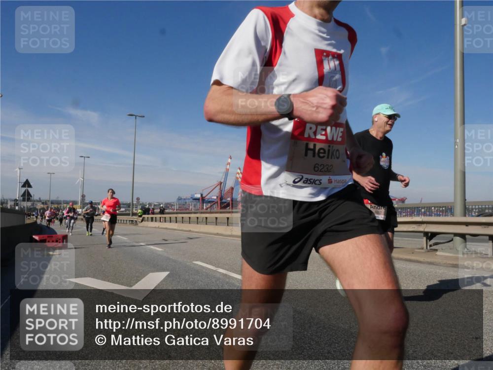03.10.2025 - Köhlbrandbrückenlauf Matties Gatica Varas http://msf.ph/oto/8991704 03.10.2025 12:42:56 Position 2 110, 6232, 118, 4357 meine-sportfotos.de