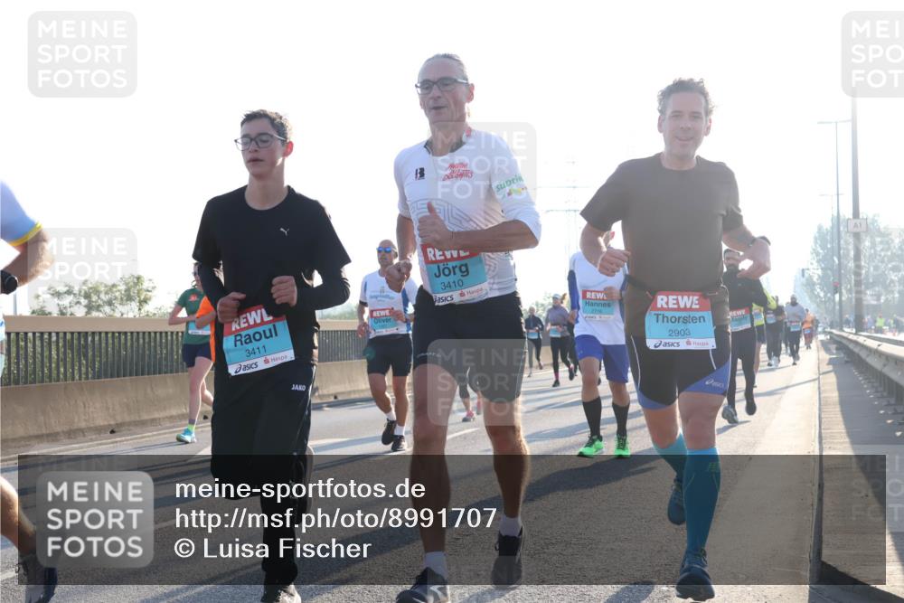 03.10.2025 - Köhlbrandbrückenlauf Luisa Fischer http://msf.ph/oto/8991707 03.10.2025 10:16:48 Position 3 3410, 2716, 2903, 3411 meine-sportfotos.de