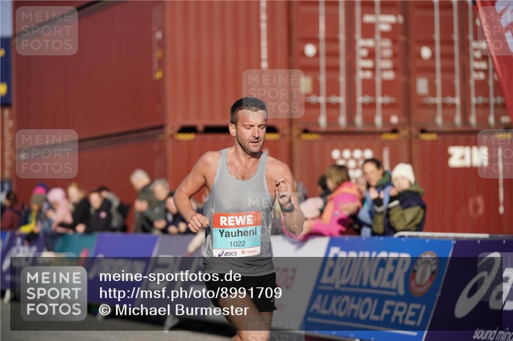 03.10.2025 - Köhlbrandbrückenlauf Michael Burmester http://msf.ph/oto/8991709 03.10.2025 09:49:23 Ziel 1022, 3203 meine-sportfotos.de