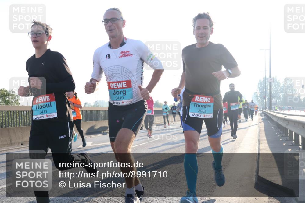 03.10.2025 - Köhlbrandbrückenlauf Luisa Fischer http://msf.ph/oto/8991710 03.10.2025 10:16:49 Position 3 3411, 3410, 2903 meine-sportfotos.de