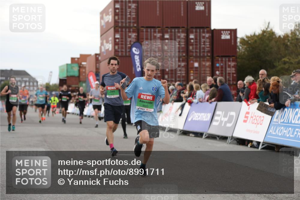 03.10.2025 - Köhlbrandbrückenlauf Yannick Fuchs http://msf.ph/oto/8991711 03.10.2025 16:02:58 Ziel 7125, 7278, 7386, 7673, 7923, 9023, 9294, 9569, 9570, 9619 meine-sportfotos.de
