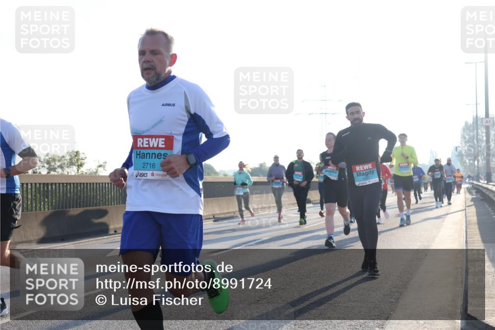 03.10.2025 - Köhlbrandbrückenlauf Luisa Fischer http://msf.ph/oto/8991724 03.10.2025 10:16:50 Position 3 2716, 1931 meine-sportfotos.de