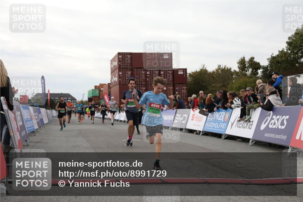 03.10.2025 - Köhlbrandbrückenlauf Yannick Fuchs http://msf.ph/oto/8991729 03.10.2025 16:02:59 Ziel 7125, 7265, 7278, 7290, 7386, 7673, 7923, 8994, 9023, 9294, 9569, 9570, 9619 meine-sportfotos.de