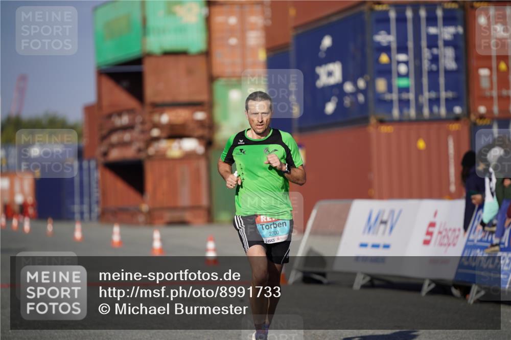 03.10.2025 - Köhlbrandbrückenlauf Michael Burmester http://msf.ph/oto/8991733 03.10.2025 09:49:34 Ziel 2700 meine-sportfotos.de