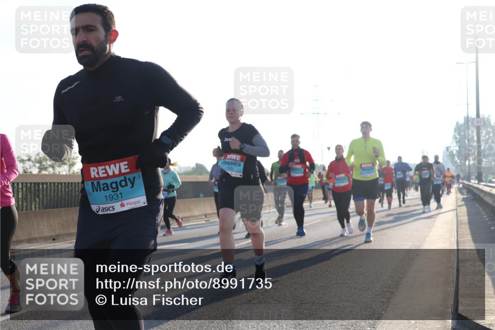 03.10.2025 - Köhlbrandbrückenlauf Luisa Fischer http://msf.ph/oto/8991735 03.10.2025 10:16:51 Position 3 6, 1931, 1335 meine-sportfotos.de