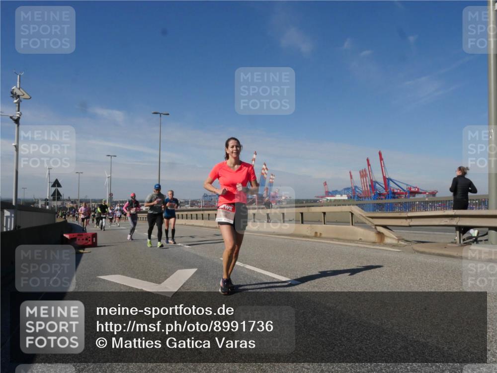 03.10.2025 - Köhlbrandbrückenlauf Matties Gatica Varas http://msf.ph/oto/8991736 03.10.2025 12:42:59 Position 2 18 meine-sportfotos.de
