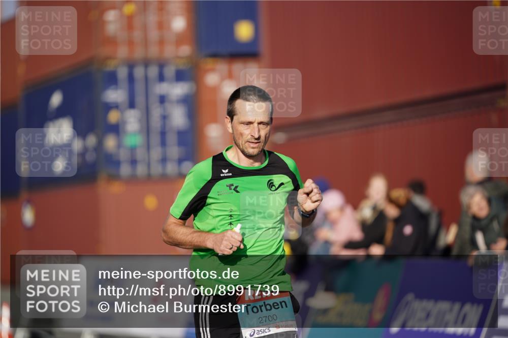 03.10.2025 - Köhlbrandbrückenlauf Michael Burmester http://msf.ph/oto/8991739 03.10.2025 09:49:36 Ziel 2700 meine-sportfotos.de
