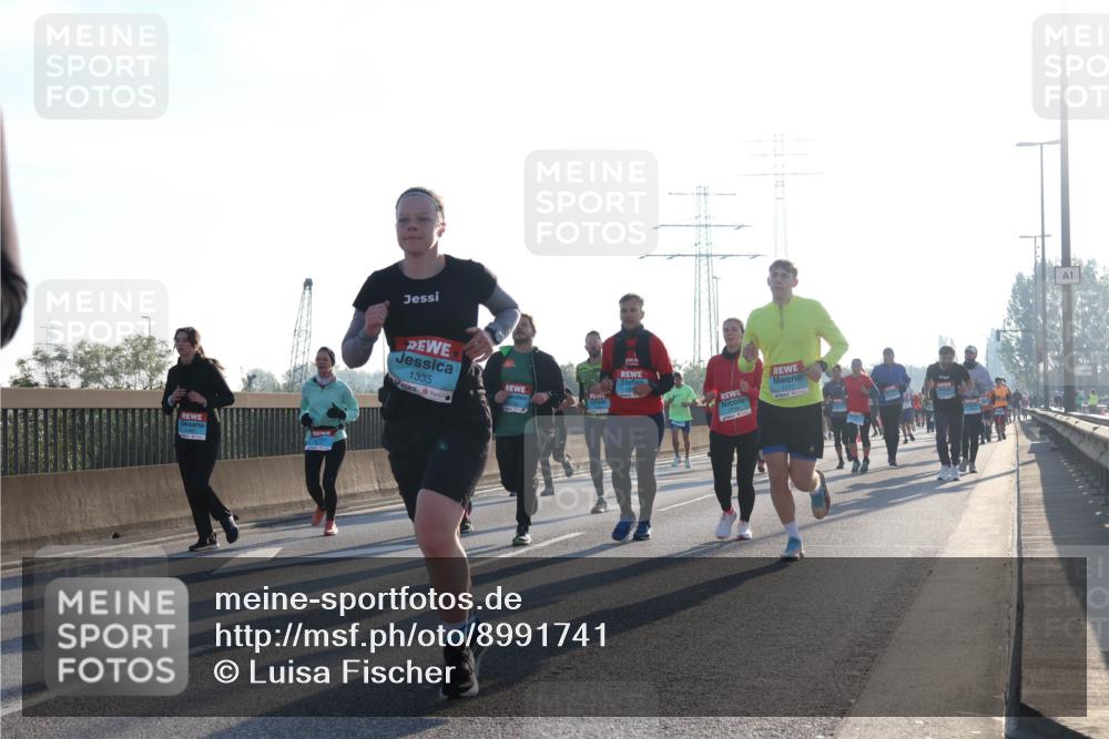 03.10.2025 - Köhlbrandbrückenlauf Luisa Fischer http://msf.ph/oto/8991741 03.10.2025 10:16:52 Position 3 1484, 1335, 1111, 1 meine-sportfotos.de