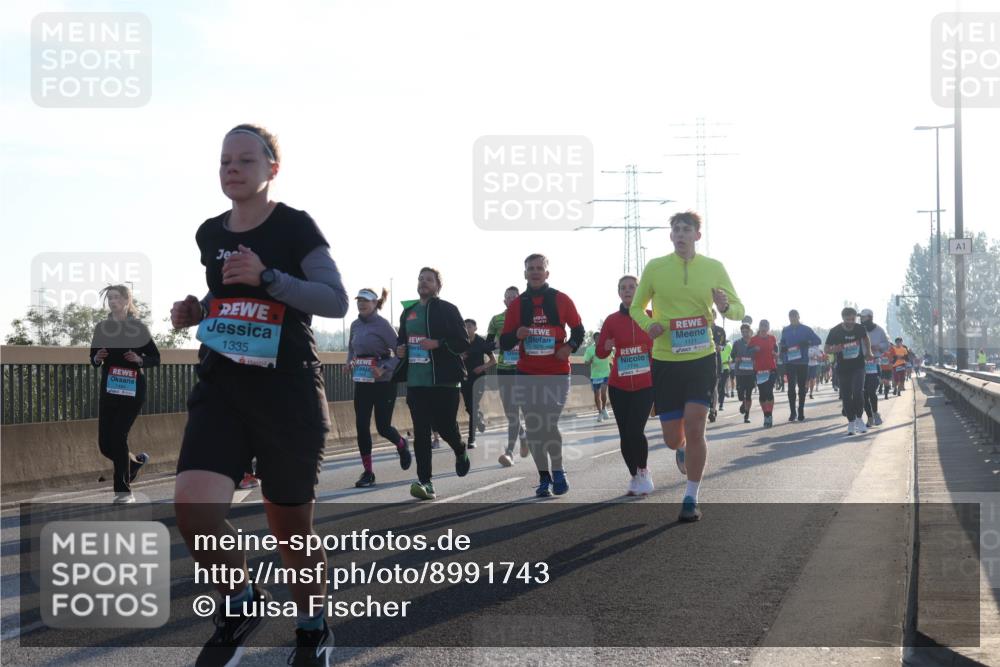 03.10.2025 - Köhlbrandbrückenlauf Luisa Fischer http://msf.ph/oto/8991743 03.10.2025 10:16:52 Position 3 1335, 1534, 1716, 1111, 1 meine-sportfotos.de