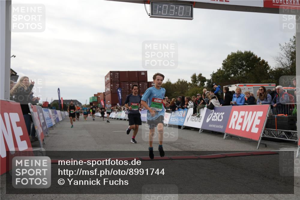 03.10.2025 - Köhlbrandbrückenlauf Yannick Fuchs http://msf.ph/oto/8991744 03.10.2025 16:02:59 Ziel 7125, 7265, 7278, 7290, 7386, 7673, 7923, 8994, 9023, 9294, 9569, 9570, 9619 meine-sportfotos.de