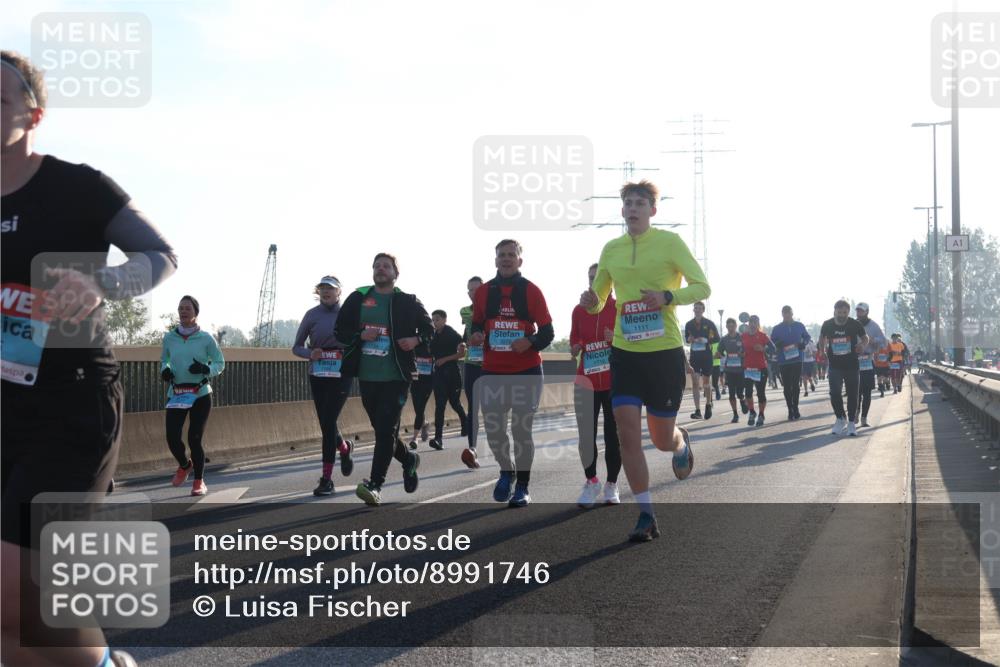 03.10.2025 - Köhlbrandbrückenlauf Luisa Fischer http://msf.ph/oto/8991746 03.10.2025 10:16:52 Position 3 1111, 1716, 1 meine-sportfotos.de