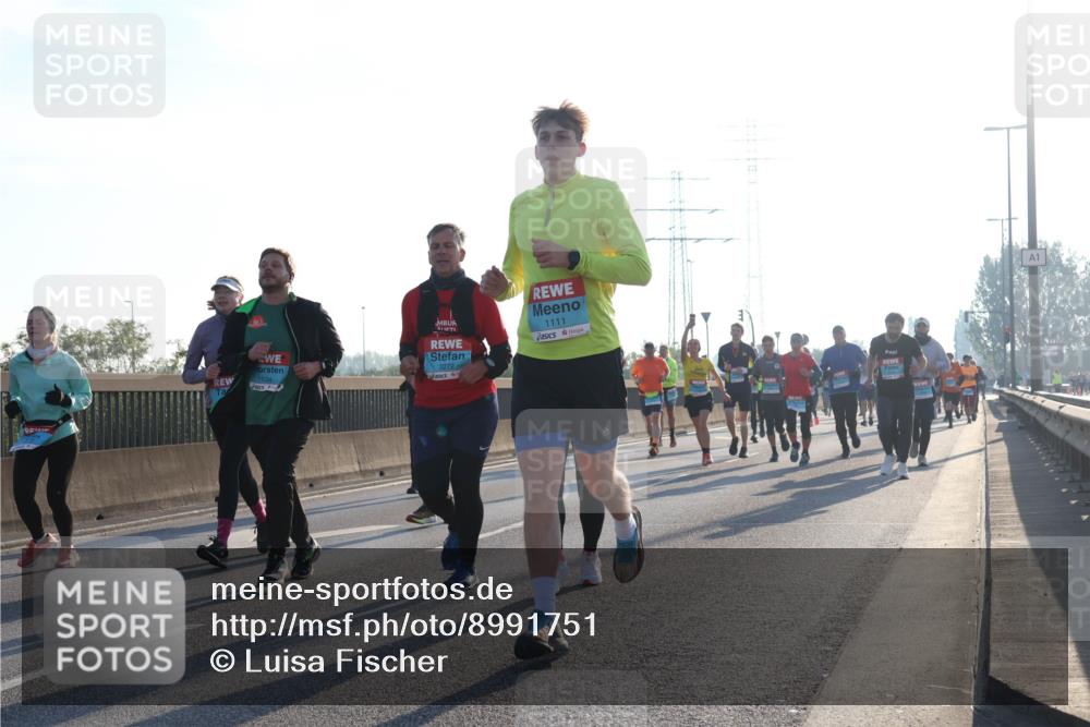 03.10.2025 - Köhlbrandbrückenlauf Luisa Fischer http://msf.ph/oto/8991751 03.10.2025 10:16:53 Position 3 3272, 1111, 1534, 1 meine-sportfotos.de