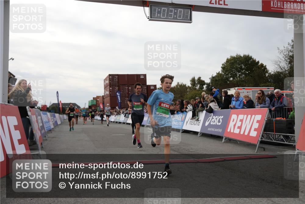 03.10.2025 - Köhlbrandbrückenlauf Yannick Fuchs http://msf.ph/oto/8991752 03.10.2025 16:02:59 Ziel 7125, 7265, 7278, 7290, 7386, 7673, 7923, 8994, 9023, 9294, 9569, 9570, 9619 meine-sportfotos.de