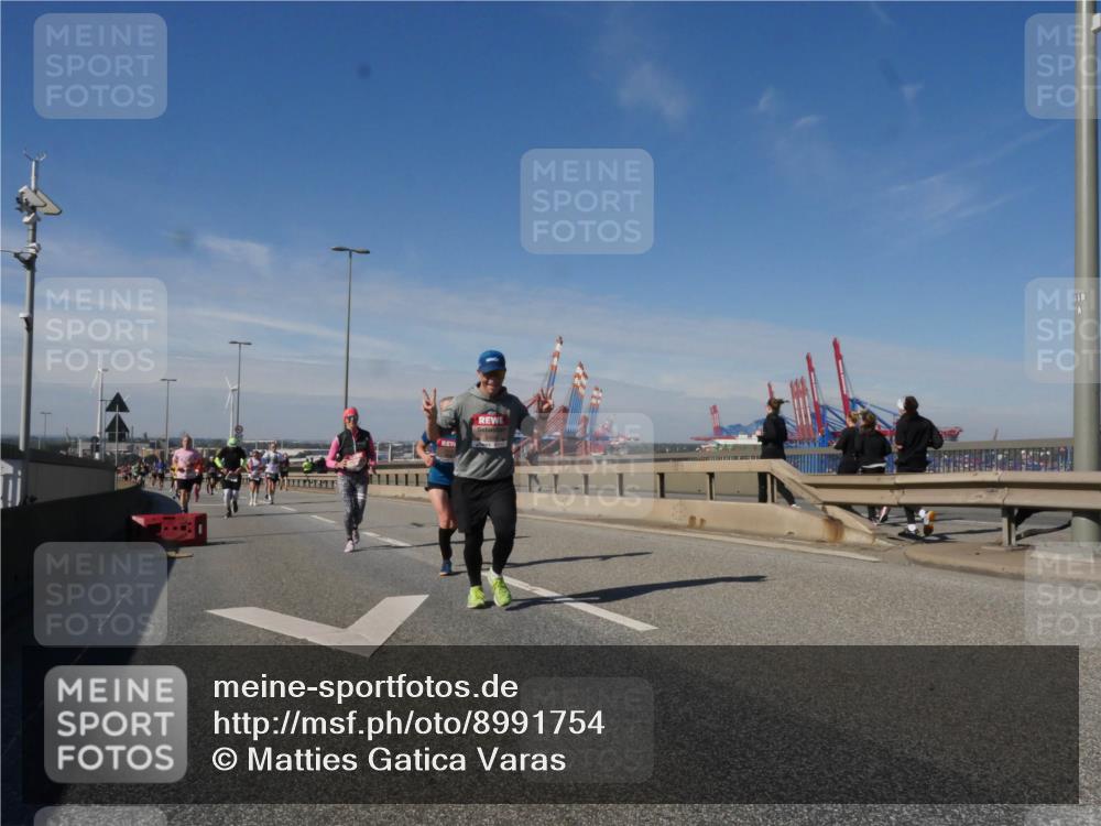 03.10.2025 - Köhlbrandbrückenlauf Matties Gatica Varas http://msf.ph/oto/8991754 03.10.2025 12:43:01 Position 2 118 meine-sportfotos.de