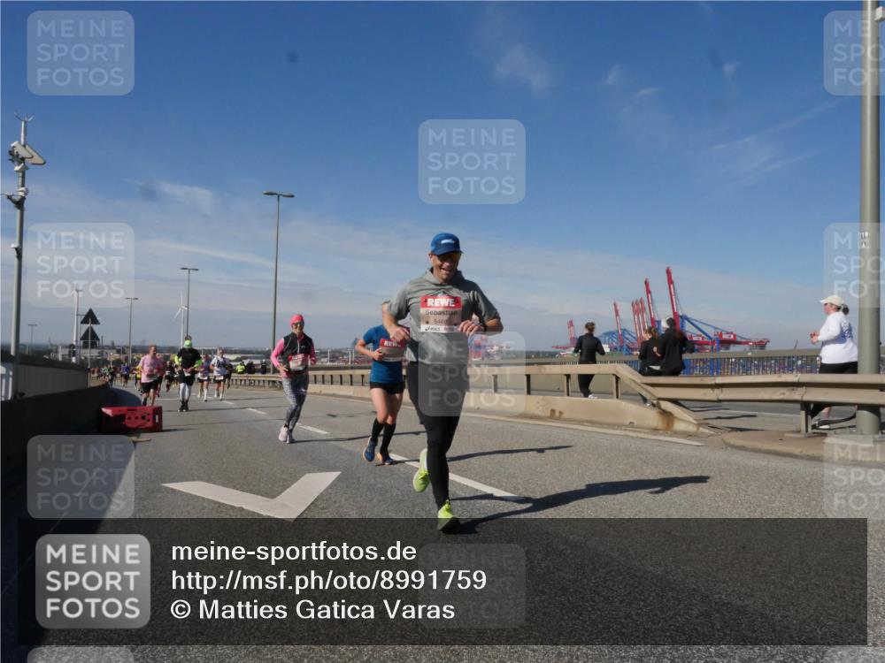 03.10.2025 - Köhlbrandbrückenlauf Matties Gatica Varas http://msf.ph/oto/8991759 03.10.2025 12:43:01 Position 2 5468 meine-sportfotos.de