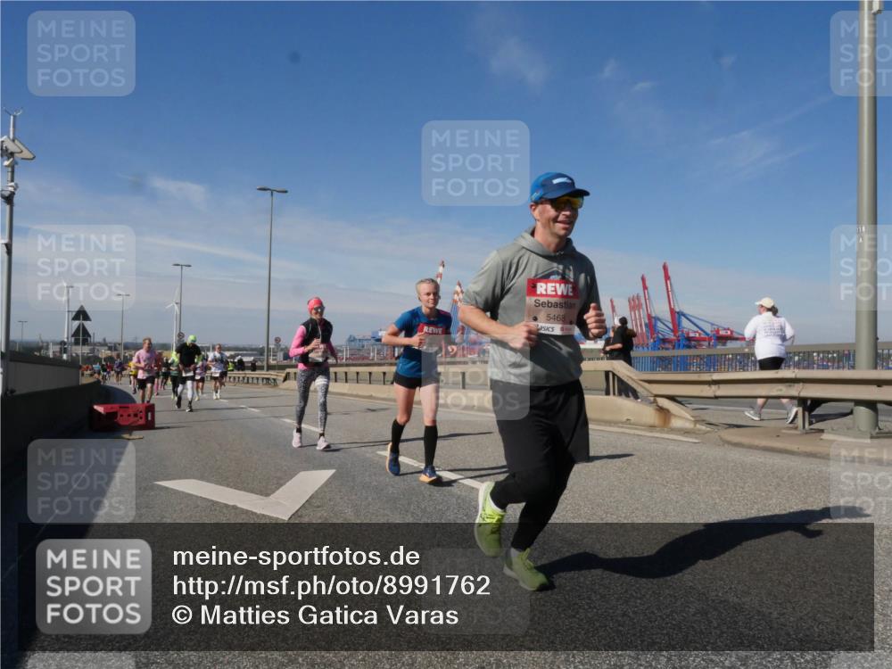 03.10.2025 - Köhlbrandbrückenlauf Matties Gatica Varas http://msf.ph/oto/8991762 03.10.2025 12:43:02 Position 2 5468 meine-sportfotos.de
