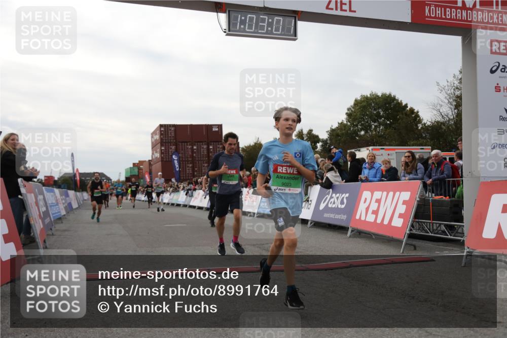 03.10.2025 - Köhlbrandbrückenlauf Yannick Fuchs http://msf.ph/oto/8991764 03.10.2025 16:03:00 Ziel 7125, 7265, 7278, 7290, 7300, 7386, 7673, 7923, 8994, 9023, 9294, 9569, 9570, 9619 meine-sportfotos.de