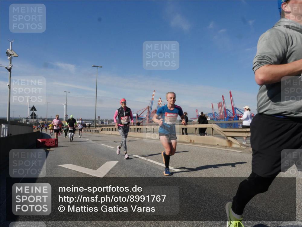 03.10.2025 - Köhlbrandbrückenlauf Matties Gatica Varas http://msf.ph/oto/8991767 03.10.2025 12:43:02 Position 2 6813 meine-sportfotos.de