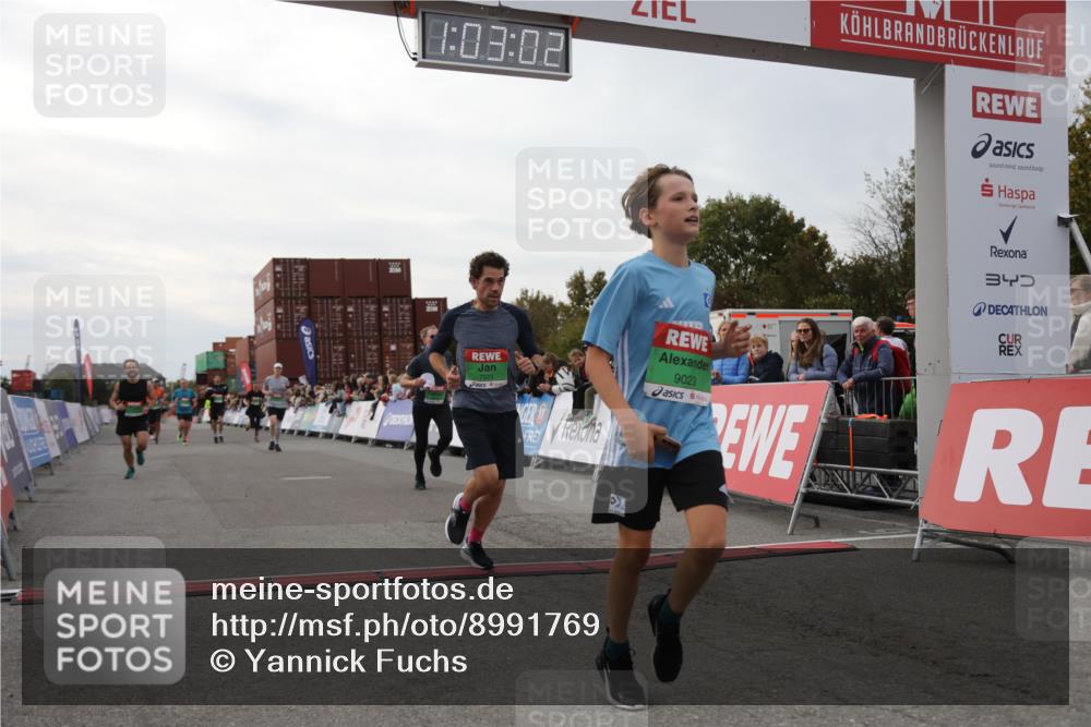 03.10.2025 - Köhlbrandbrückenlauf Yannick Fuchs http://msf.ph/oto/8991769 03.10.2025 16:03:00 Ziel 7125, 7265, 7278, 7290, 7300, 7386, 7673, 7923, 8994, 9023, 9294, 9569, 9570, 9619 meine-sportfotos.de