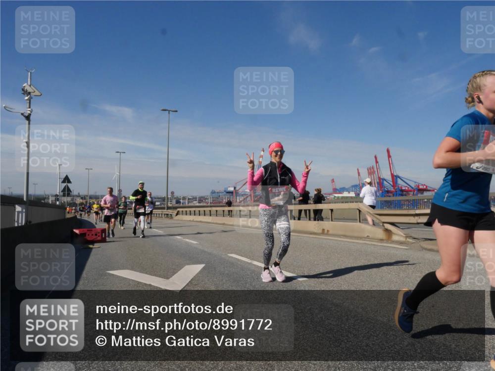 03.10.2025 - Köhlbrandbrückenlauf Matties Gatica Varas http://msf.ph/oto/8991772 03.10.2025 12:43:03 Position 2  meine-sportfotos.de