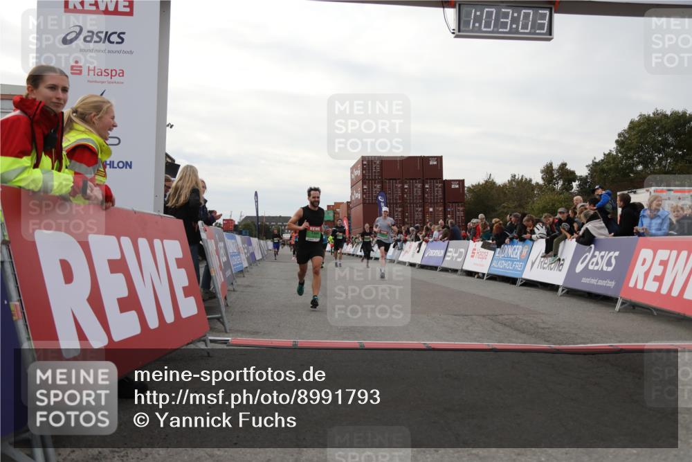 03.10.2025 - Köhlbrandbrückenlauf Yannick Fuchs http://msf.ph/oto/8991793 03.10.2025 16:03:01 Ziel 7125, 7265, 7290, 7300, 7673, 7923, 8994, 9023, 9294, 9569, 9570, 9619 meine-sportfotos.de