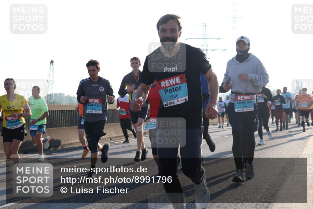 03.10.2025 - Köhlbrandbrückenlauf Luisa Fischer http://msf.ph/oto/8991796 03.10.2025 10:16:57 Position 3 3334, 2587, 1336, 1544 meine-sportfotos.de