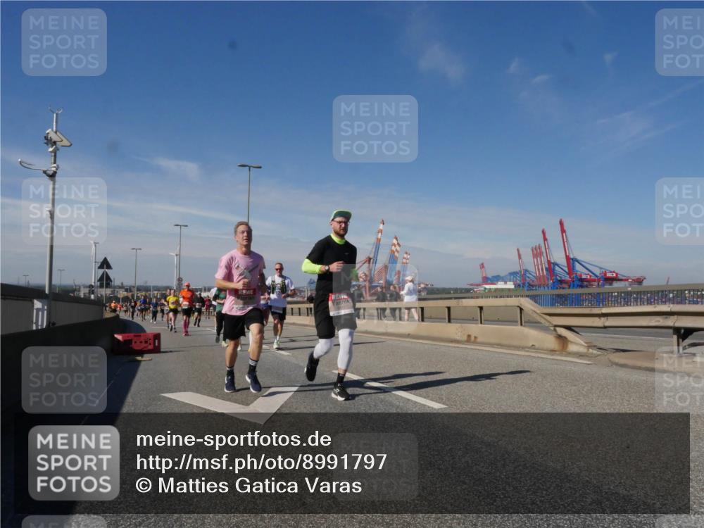 03.10.2025 - Köhlbrandbrückenlauf Matties Gatica Varas http://msf.ph/oto/8991797 03.10.2025 12:43:06 Position 2  meine-sportfotos.de