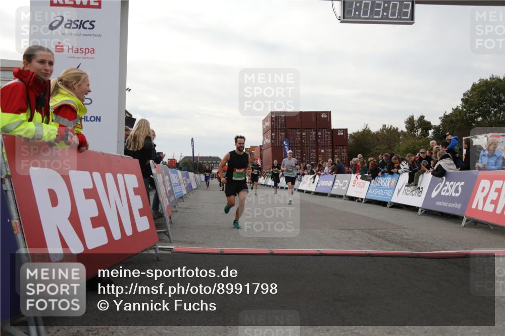 03.10.2025 - Köhlbrandbrückenlauf Yannick Fuchs http://msf.ph/oto/8991798 03.10.2025 16:03:02 Ziel 7125, 7231, 7265, 7290, 7300, 7673, 7923, 8994, 9023, 9294, 9569, 9570, 9619 meine-sportfotos.de