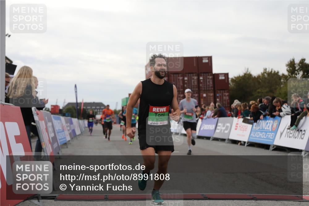 03.10.2025 - Köhlbrandbrückenlauf Yannick Fuchs http://msf.ph/oto/8991808 03.10.2025 16:03:02 Ziel 7125, 7231, 7265, 7290, 7300, 7673, 7923, 8994, 9023, 9294, 9569, 9570, 9619 meine-sportfotos.de