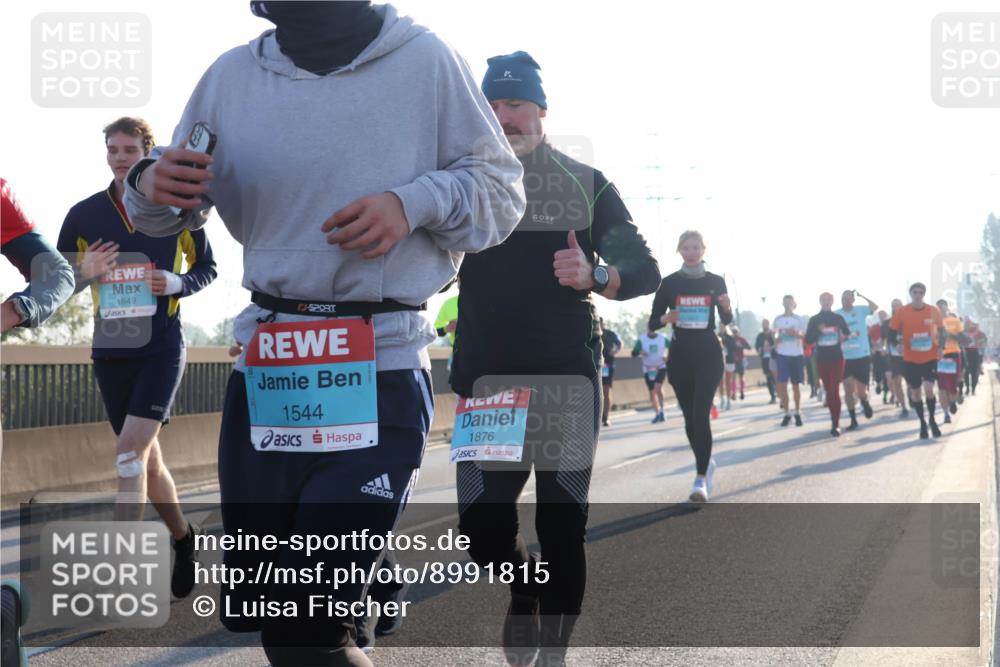 03.10.2025 - Köhlbrandbrückenlauf Luisa Fischer http://msf.ph/oto/8991815 03.10.2025 10:16:58 Position 3 1849, 1544, 1876 meine-sportfotos.de