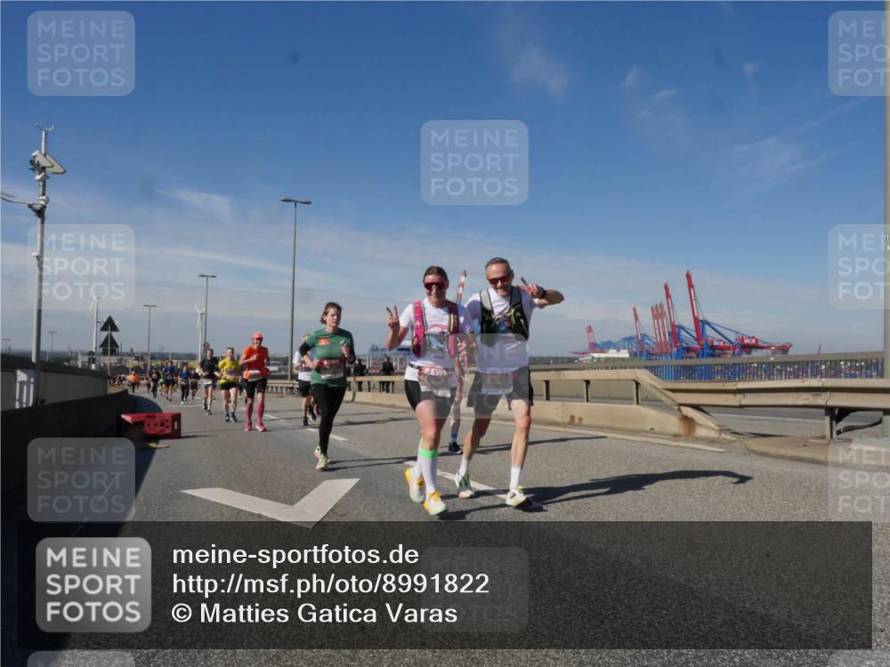 03.10.2025 - Köhlbrandbrückenlauf Matties Gatica Varas http://msf.ph/oto/8991822 03.10.2025 12:43:09 Position 2  meine-sportfotos.de