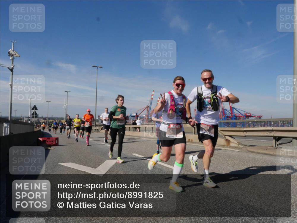 03.10.2025 - Köhlbrandbrückenlauf Matties Gatica Varas http://msf.ph/oto/8991825 03.10.2025 12:43:09 Position 2 6814, 118 meine-sportfotos.de