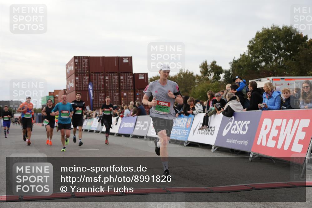 03.10.2025 - Köhlbrandbrückenlauf Yannick Fuchs http://msf.ph/oto/8991826 03.10.2025 16:03:04 Ziel 7125, 7231, 7265, 7290, 7300, 7673, 8994, 9294, 9569, 9570, 9619, 9657 meine-sportfotos.de