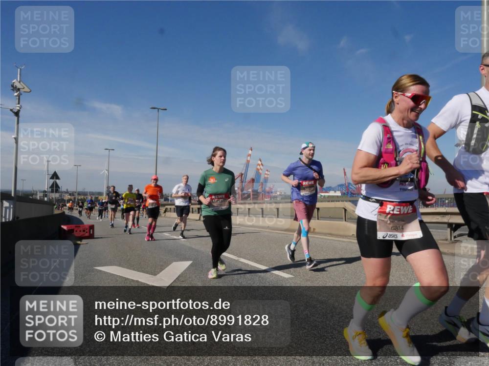 03.10.2025 - Köhlbrandbrückenlauf Matties Gatica Varas http://msf.ph/oto/8991828 03.10.2025 12:43:10 Position 2 6814 meine-sportfotos.de
