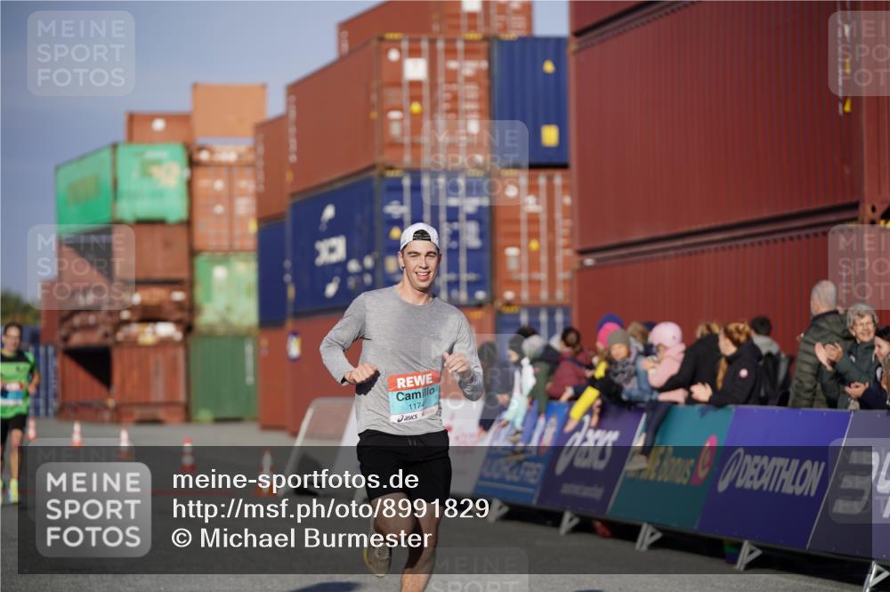 03.10.2025 - Köhlbrandbrückenlauf Michael Burmester http://msf.ph/oto/8991829 03.10.2025 09:50:19 Ziel 1174, 2702, 3463 meine-sportfotos.de