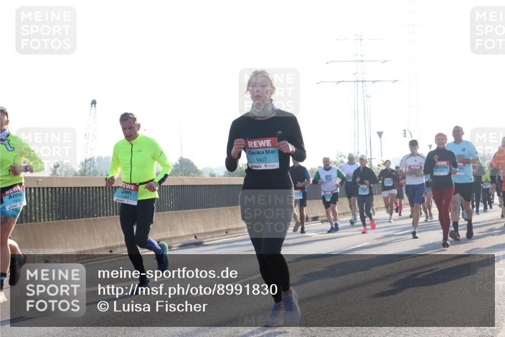 03.10.2025 - Köhlbrandbrückenlauf Luisa Fischer http://msf.ph/oto/8991830 03.10.2025 10:17:00 Position 3 1452, 1347, 1407 meine-sportfotos.de