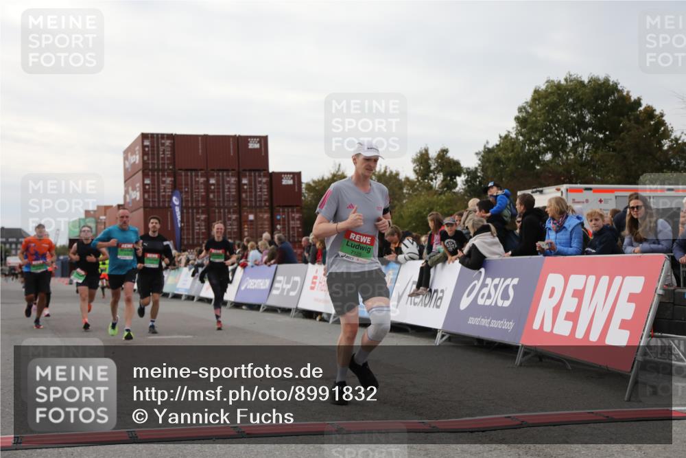 03.10.2025 - Köhlbrandbrückenlauf Yannick Fuchs http://msf.ph/oto/8991832 03.10.2025 16:03:04 Ziel 7125, 7231, 7265, 7290, 7300, 7673, 8994, 9294, 9569, 9570, 9619, 9657 meine-sportfotos.de