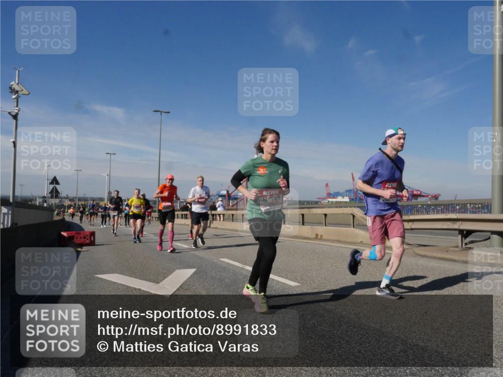 03.10.2025 - Köhlbrandbrückenlauf Matties Gatica Varas http://msf.ph/oto/8991833 03.10.2025 12:43:10 Position 2 118 meine-sportfotos.de