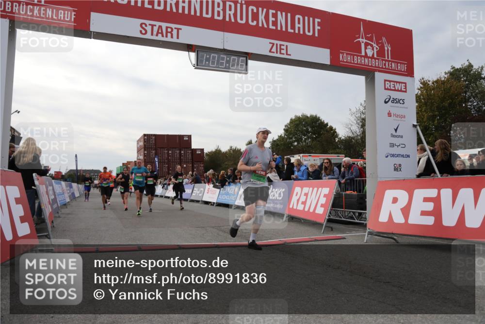 03.10.2025 - Köhlbrandbrückenlauf Yannick Fuchs http://msf.ph/oto/8991836 03.10.2025 16:03:04 Ziel 7125, 7231, 7265, 7290, 7300, 7673, 8994, 9294, 9569, 9570, 9619, 9657 meine-sportfotos.de