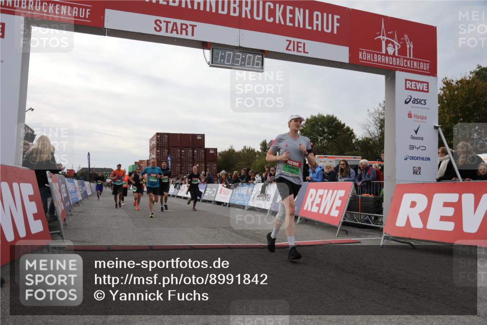 03.10.2025 - Köhlbrandbrückenlauf Yannick Fuchs http://msf.ph/oto/8991842 03.10.2025 16:03:04 Ziel 7125, 7231, 7265, 7290, 7300, 7673, 8994, 9294, 9569, 9570, 9619, 9657 meine-sportfotos.de