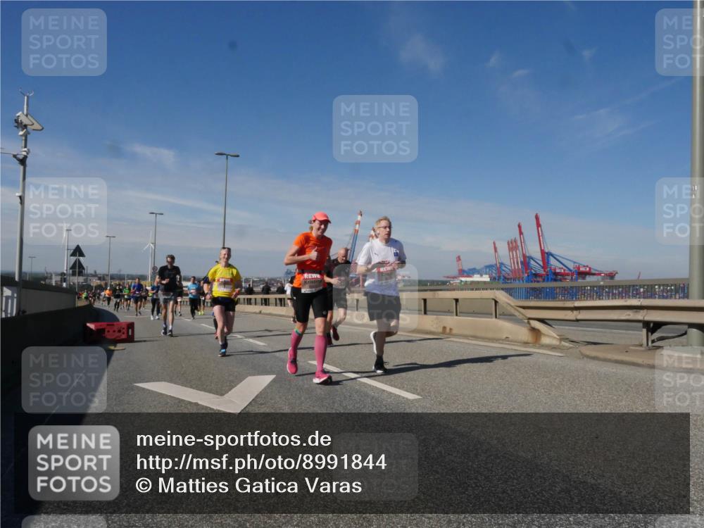 03.10.2025 - Köhlbrandbrückenlauf Matties Gatica Varas http://msf.ph/oto/8991844 03.10.2025 12:43:11 Position 2 18 meine-sportfotos.de