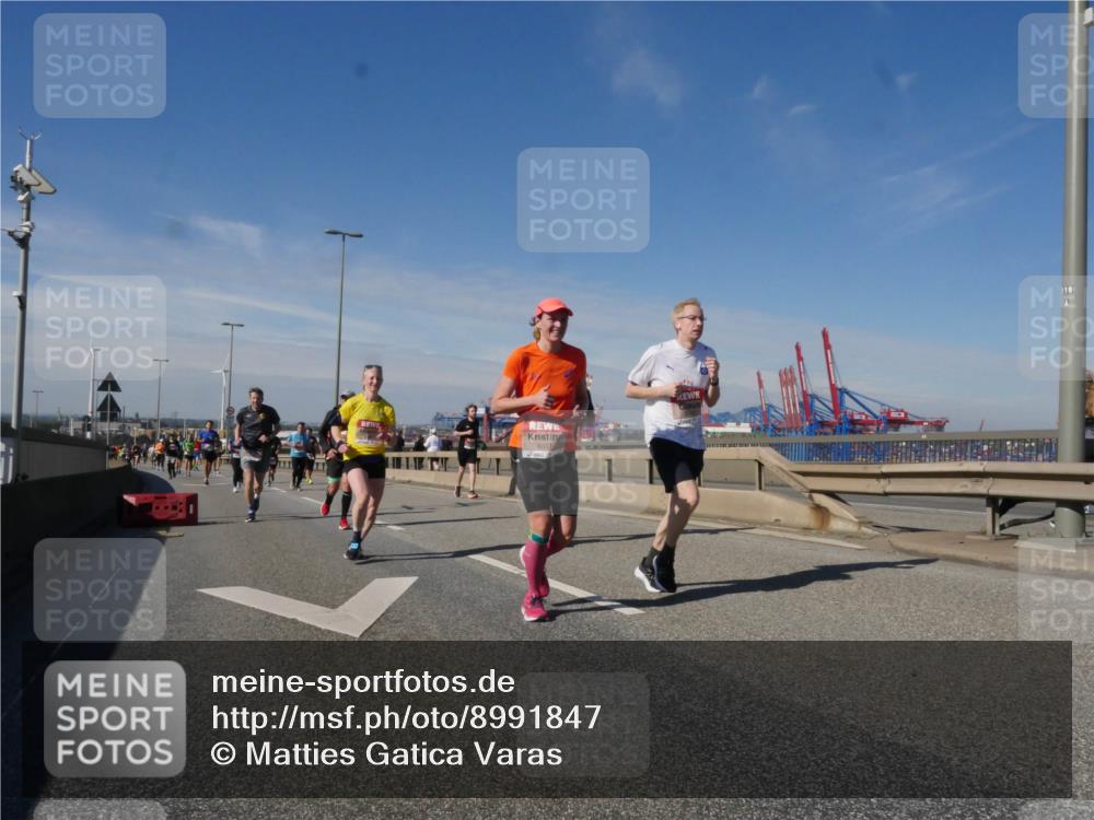 03.10.2025 - Köhlbrandbrückenlauf Matties Gatica Varas http://msf.ph/oto/8991847 03.10.2025 12:43:12 Position 2 6037, 118 meine-sportfotos.de