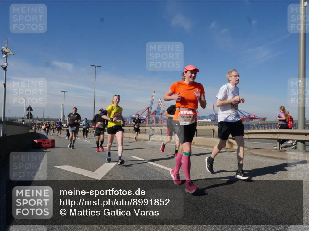 03.10.2025 - Köhlbrandbrückenlauf Matties Gatica Varas http://msf.ph/oto/8991852 03.10.2025 12:43:12 Position 2 6037 meine-sportfotos.de